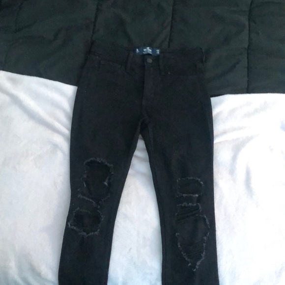 Black hollister ripped high rise jeans - Picture 2 of 7